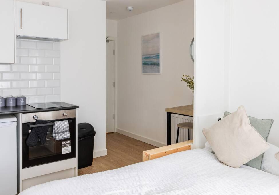 312, The Kove, West Hill Road * Борнмут